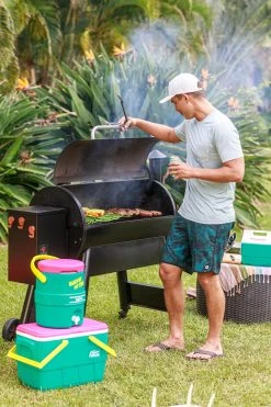 IGLOO Retro Barrel Of Fun 2 Gallon -Outdoor Camping Equipment Store k35cb0469941dd12c697b59ec20b0c536